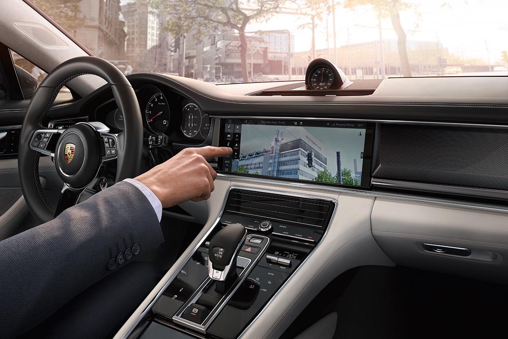 Porsche connect et navigation avec google street view panamera